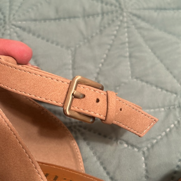 LIKE NEW! a.n.a. 3.5" wedge Brenda sandal in beige/light pink 9M w/ ankle strap - Picture 11 of 14